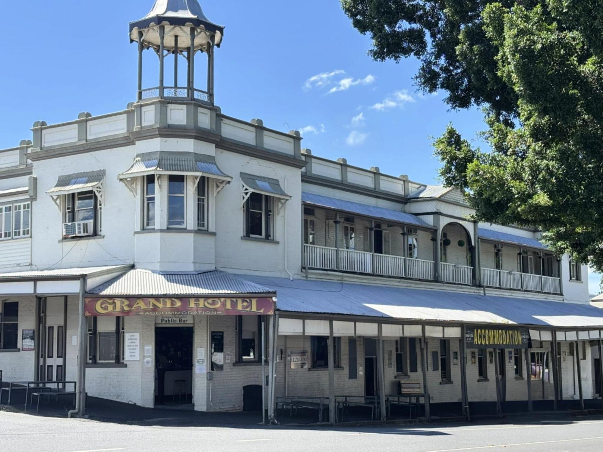 Grand Hotel Mount Morgan Exterior photo